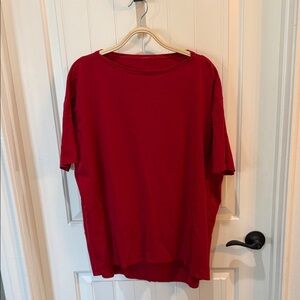lululemon athletica Red back in action Short Sleeve Tee